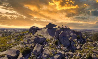 Donde las sierras abrazan al viajero